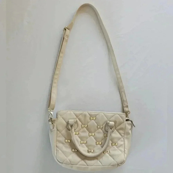 Betsey Johnson 2010s Quilted Bow Cream Crossbody Satchel Pink Lining - Picture 13 of 16